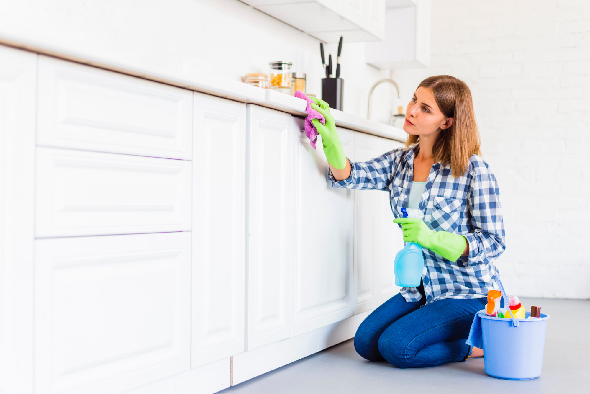 Deep Cleaning Kitchen cabinets